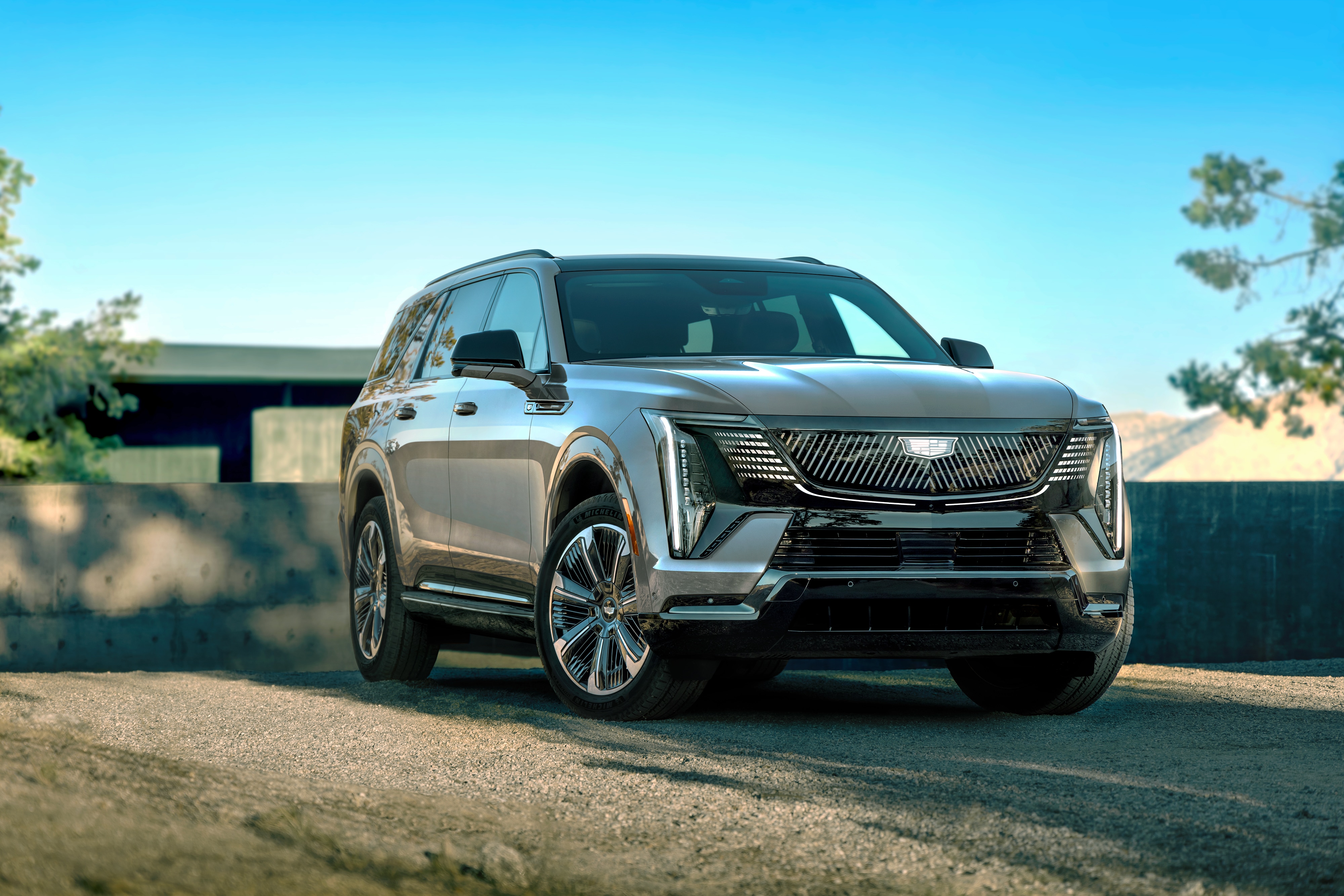 2026-Cadillac-EscaladeIQL-PremiumLuxury-SUV-L02.jpg